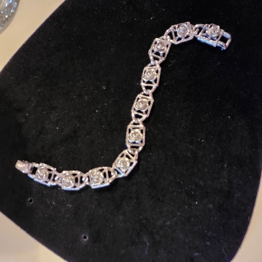 Elegant Silvertone Bracelet Sarah Coventry Bracelet - Picture 1 of 3